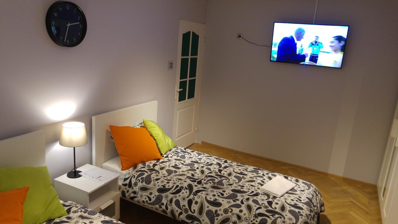 Rent0Nline Niepodleglosci Rooms Metro Varsovia Exterior foto